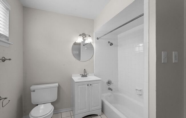 1 bed, 1 bath, 648 sqft, $1,075, Unit #4