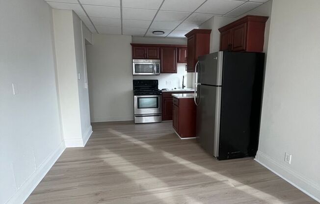 1 bed, 1 bath, 600 sqft, $1,350, Unit 736