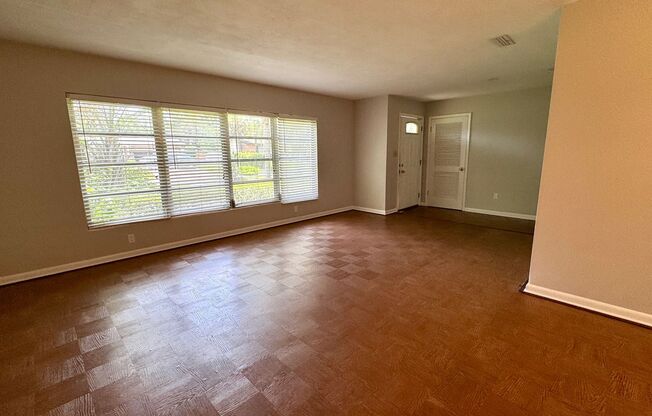 True Florida Home! Fantastic Location!