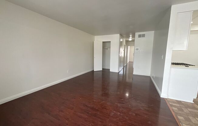 2 beds, 1.5 baths, 900 sqft, $2,395, Unit D