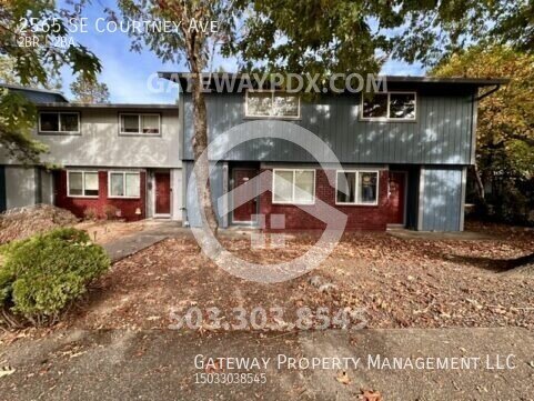 2565 SE COURTNEY AVE