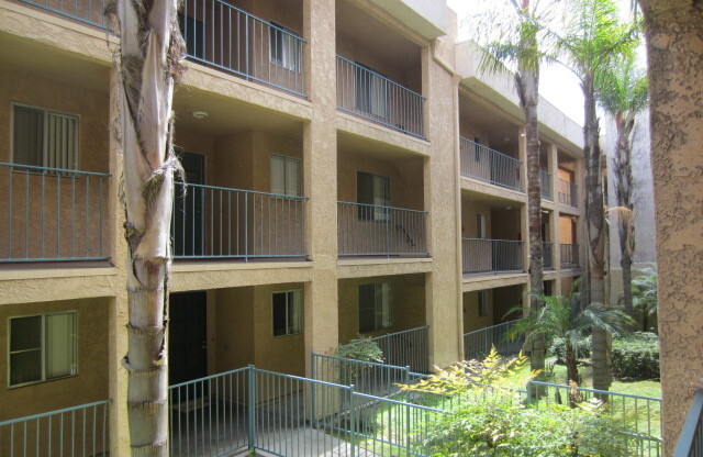 2 beds, 1 bath, $1,950