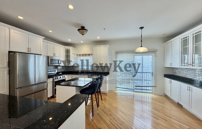 104 S MYRTLE AVE