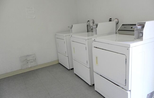 2 beds, 1.5 baths, 800 sqft, $1,055, Unit Unit 15