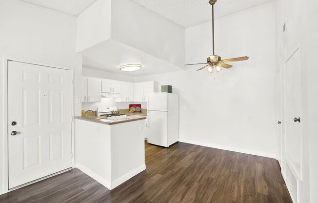 2 beds, 1 bath, 810 sqft, $2,075, Unit E145