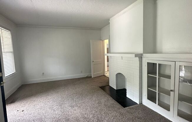 2 beds, 1 bath, $900