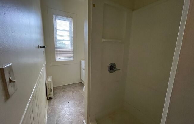 Studio, 1 bath, $1,050, Unit 3RR