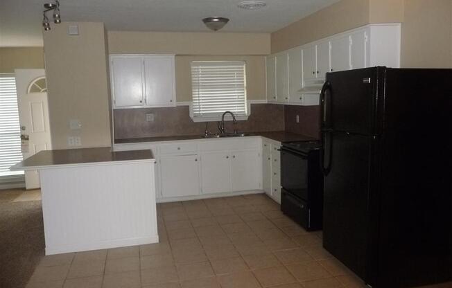 4 beds, 2 baths, $825