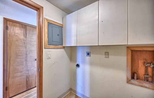 2 beds, 1 bath, $1,195