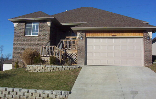 5 bedroom walkout basement house!