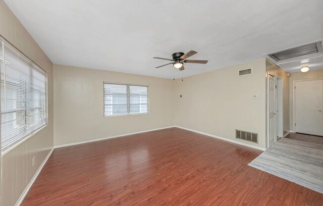 Cute & clean 3/2 with fenced yard