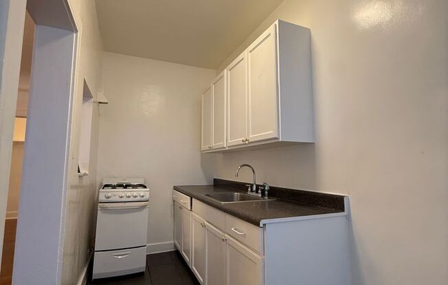 Studio, 1 bath, 450 sqft, $1,395, Unit Unit 104