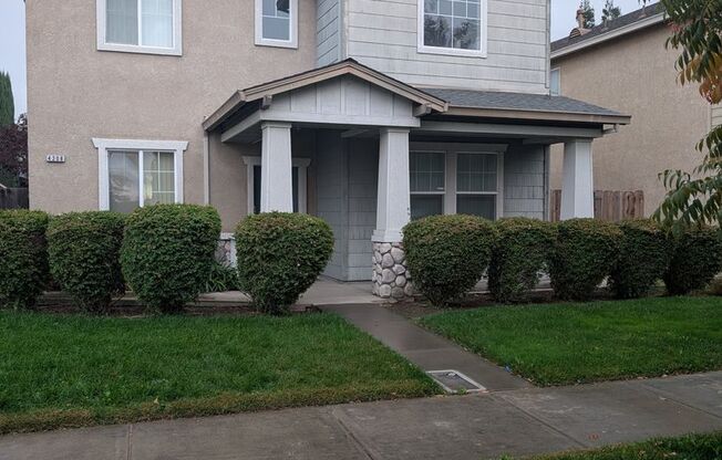 Great 3 bedroom home walking distance to Pitman High