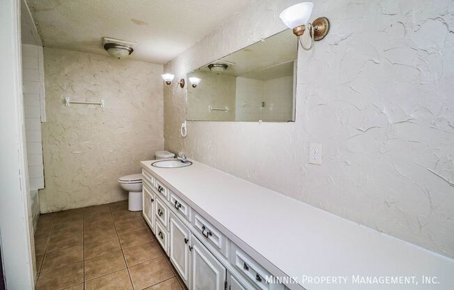 2 beds, 1 bath, 1,268 sqft, $800