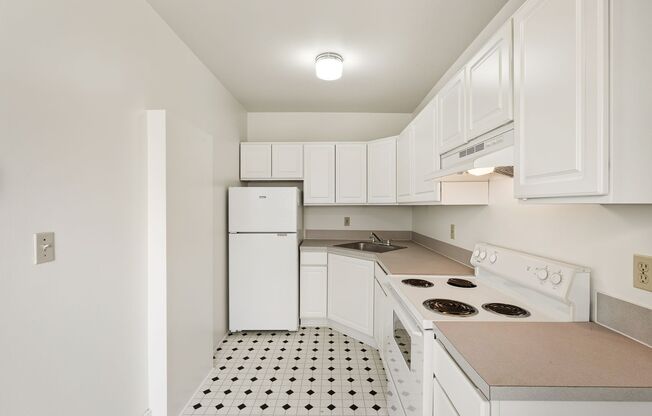 Studio, 1 bath, 425 sqft, $1,595, Unit 420