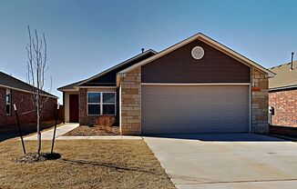 Very Nice 3 Bedroom 2 Bath Home in Yukon Schools