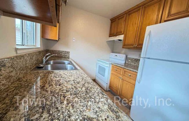 2 beds, 1 bath, 746 sqft, $2,250, Unit #8