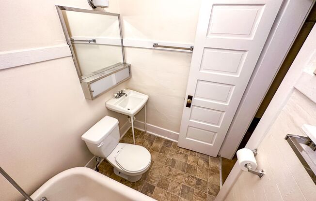 Studio, 1 bath, 326 sqft, $1,395, Unit 03