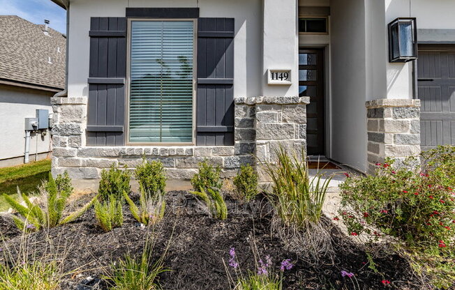 1149 CADOGAN SQUIRE