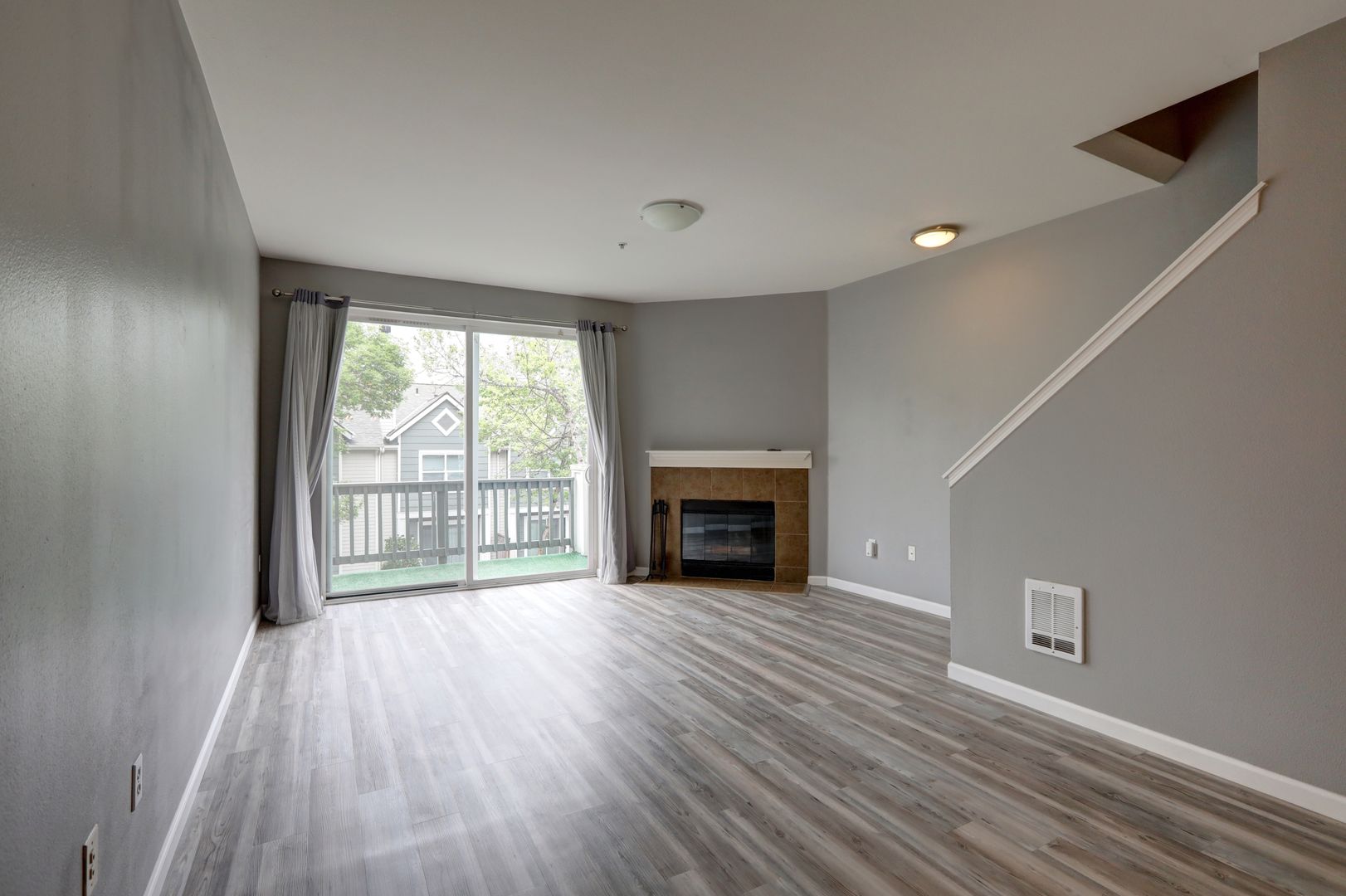 Newer 2 bedroom Townhome in Lynnwood