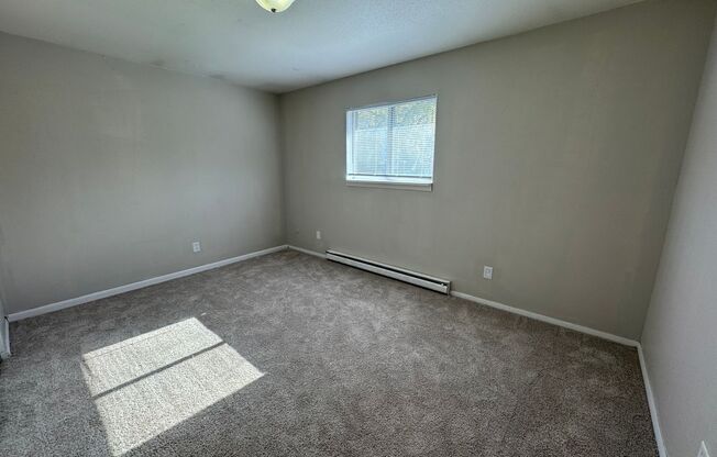 2 beds, 1 bath, 875 sqft, $850, Unit 3241 S Douglas Ave Apt B-7