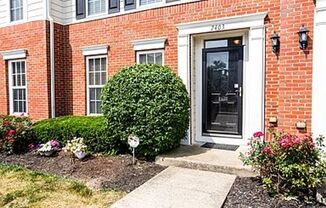 Experience Maintenance-Free Townhouse Living in Hamburg!