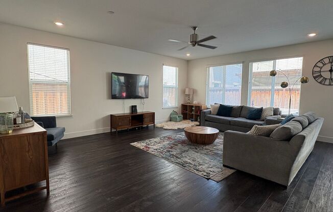 Beautiful 4 Bed 3 Full Bath Home with Solar in Brentwood
