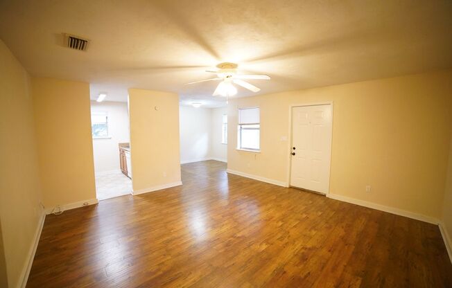 2 beds, 1 bath, 885 sqft, $950, Unit D