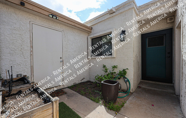 2619 E WINDSOR AVE