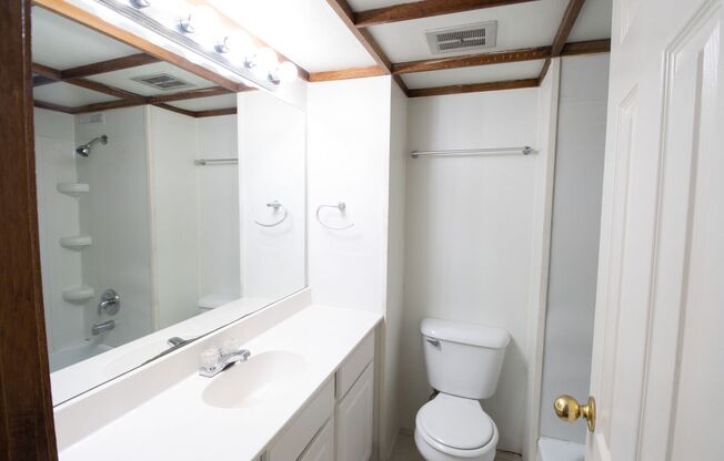 2 beds, 1 bath, 784 sqft, $1,100, Unit 1802 1E