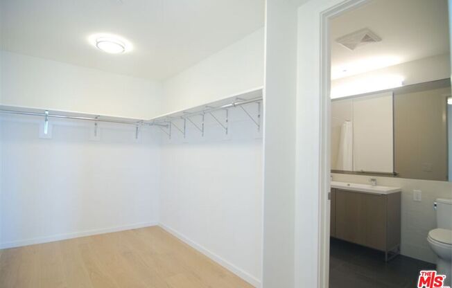 2 beds, 2.5 baths, 1,720 sqft, $5,500, Unit 2406