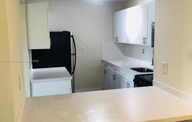 451 NE 207 LN