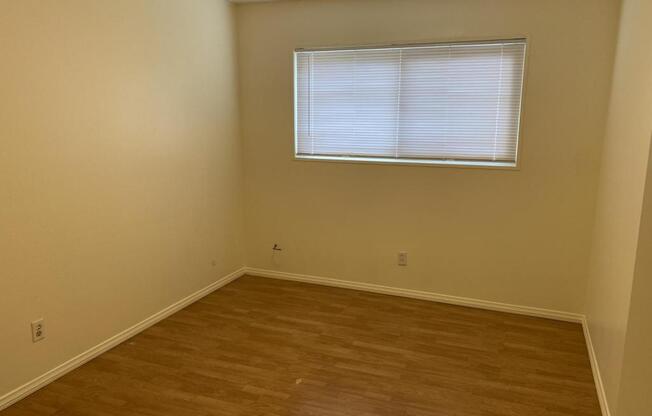 4911 DIANE PL