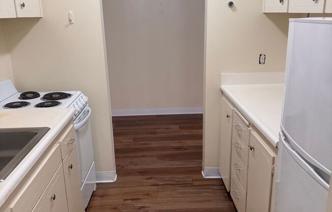 Avante Apartments - Charming, Centrally Located  Building with Off Street Parking!