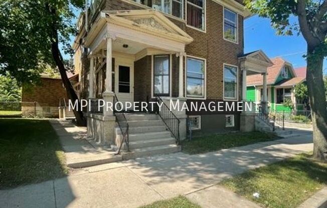 1225 S 11 ST
