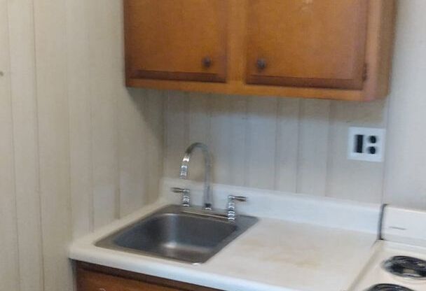 1 bed, 1 bath, 230 sqft, $675, Unit 208