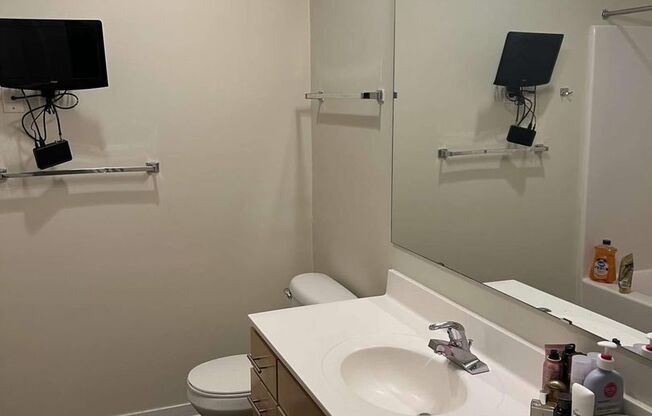 2 beds, 2 baths, $1,660, Unit 408