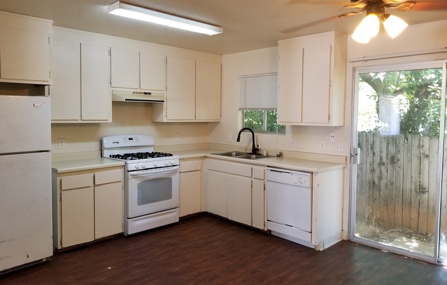 2 beds, 1 bath, 850 sqft, $1,300