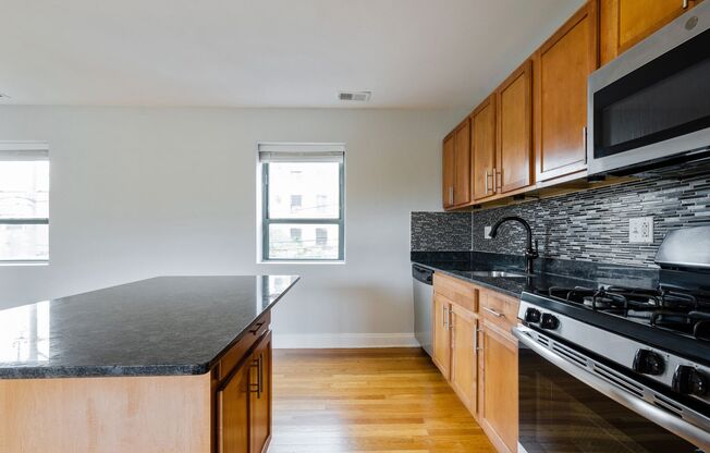 2 beds, 2 baths, 664 sqft, $2,250, Unit 201