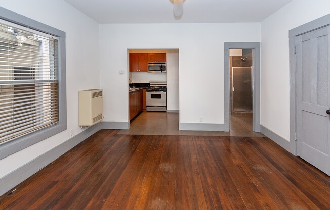Beautiful 1b Apartment Located in Downtown LBC - All utilities included !!!!
