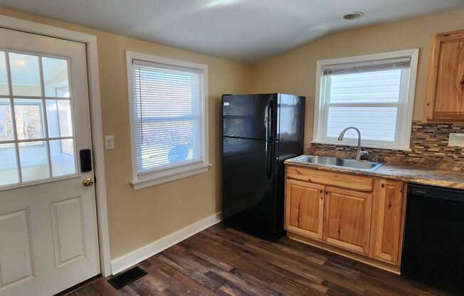 3 beds, 1 bath, $1,450