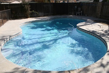 $2,600 - 4 Bed 2 Bath home Laurelglen Area SW 93309 W/POOL+SOLAR!