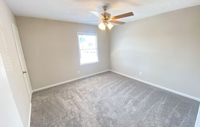 2 beds, 1.5 baths, 832 sqft, $1,150, Unit 873 Oakwood Villa