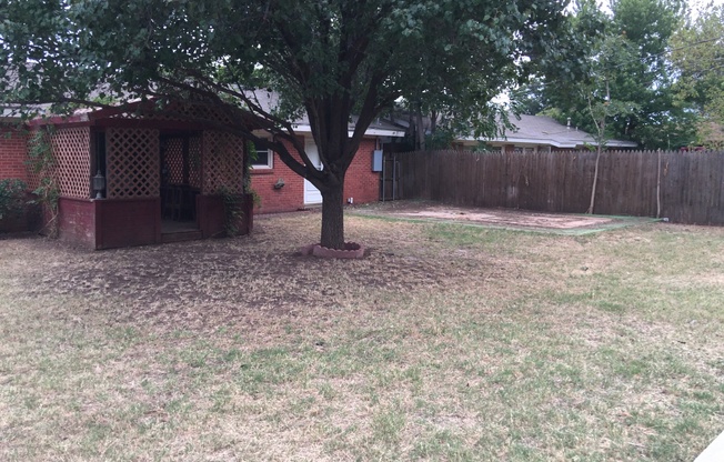 3 beds, 2 baths, $1,300