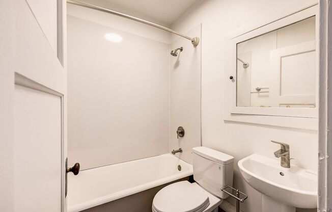 Studio, 1 bath, 335 sqft, $1,295, Unit Unit 208