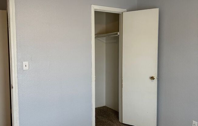 2 beds, 1.5 baths, 992 sqft, $780, Unit 233E