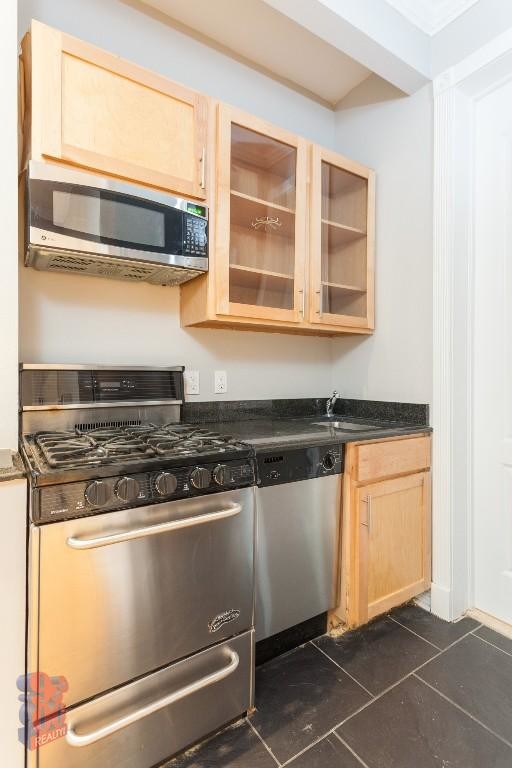 42 Avenue B