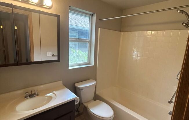 2 beds, 1 bath, $1,495