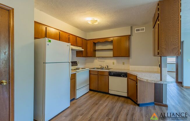 2 beds, 1 bath, 832 sqft, $830, Unit 10