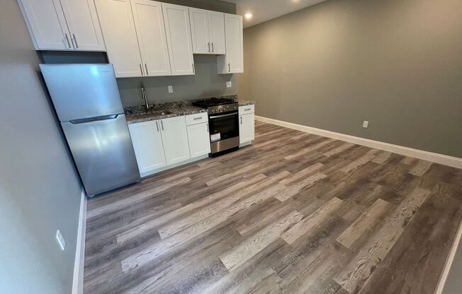 1 bed, 1 bath, 400 sqft, $2,300, Unit 209